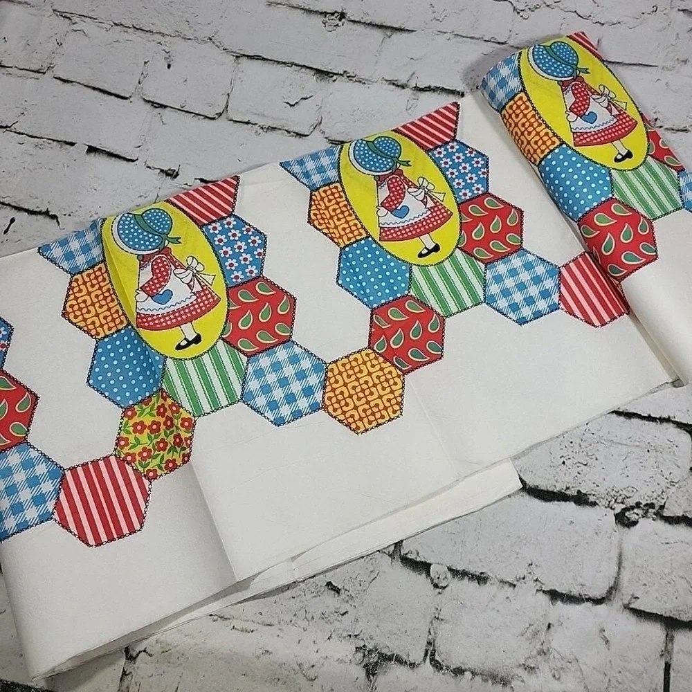 Vintage Fashion Ware Table‎ Cover Paper Tablecloth Quilt Bonnet Girl Themed Open